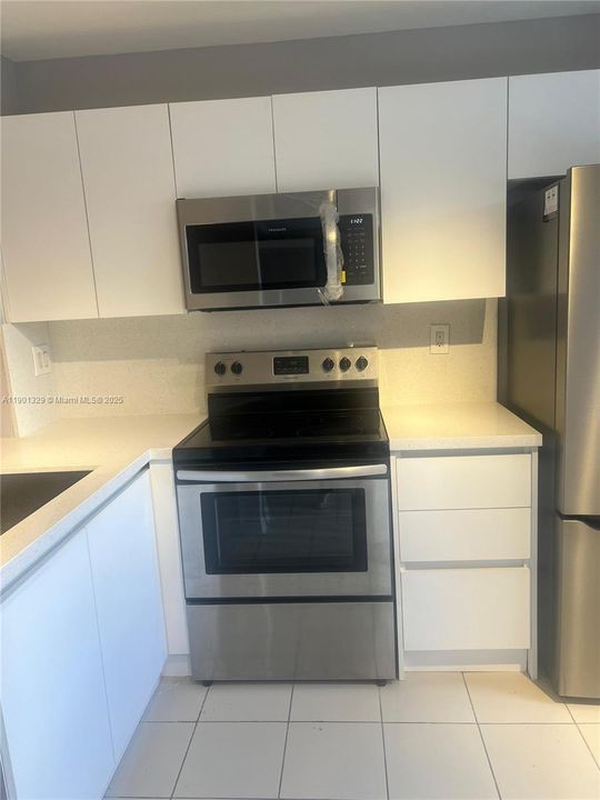 For Rent: $2,280 (2 beds, 2 baths, 912 Square Feet)