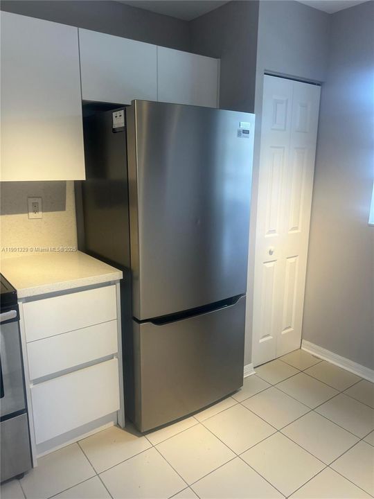 For Rent: $2,280 (2 beds, 2 baths, 912 Square Feet)