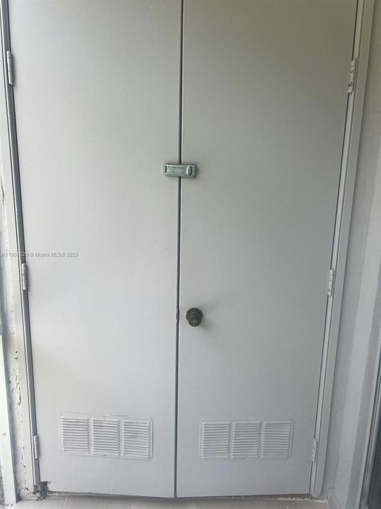 For Rent: $2,280 (2 beds, 2 baths, 912 Square Feet)