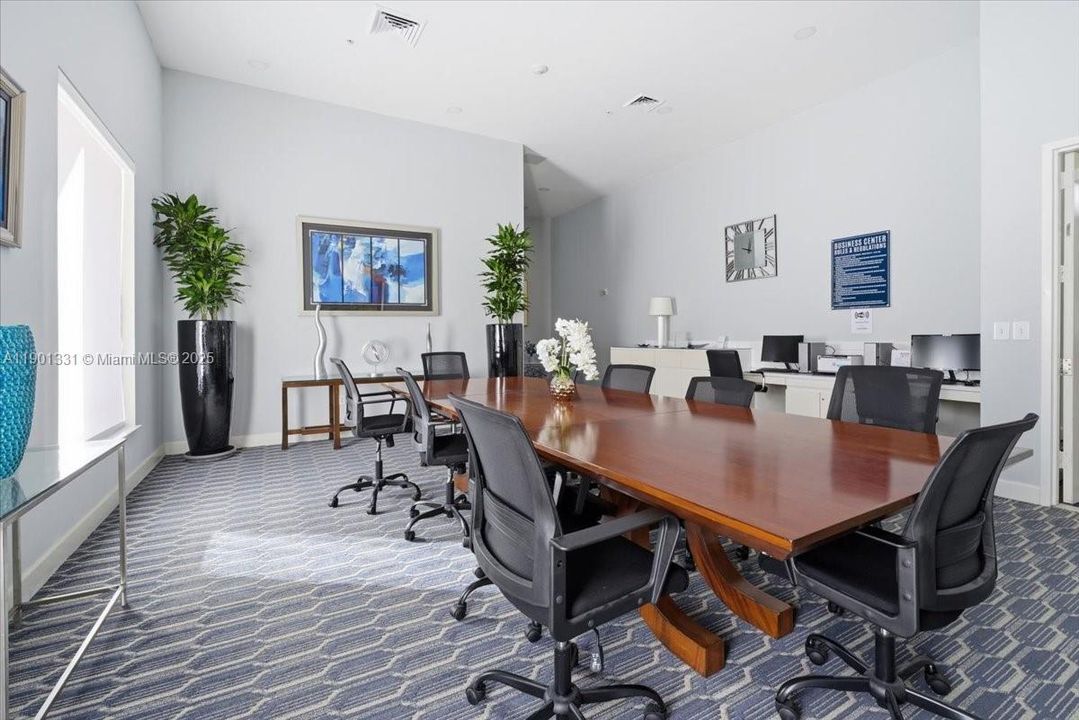 For Rent: $3,200 (2 beds, 2 baths, 1082 Square Feet)