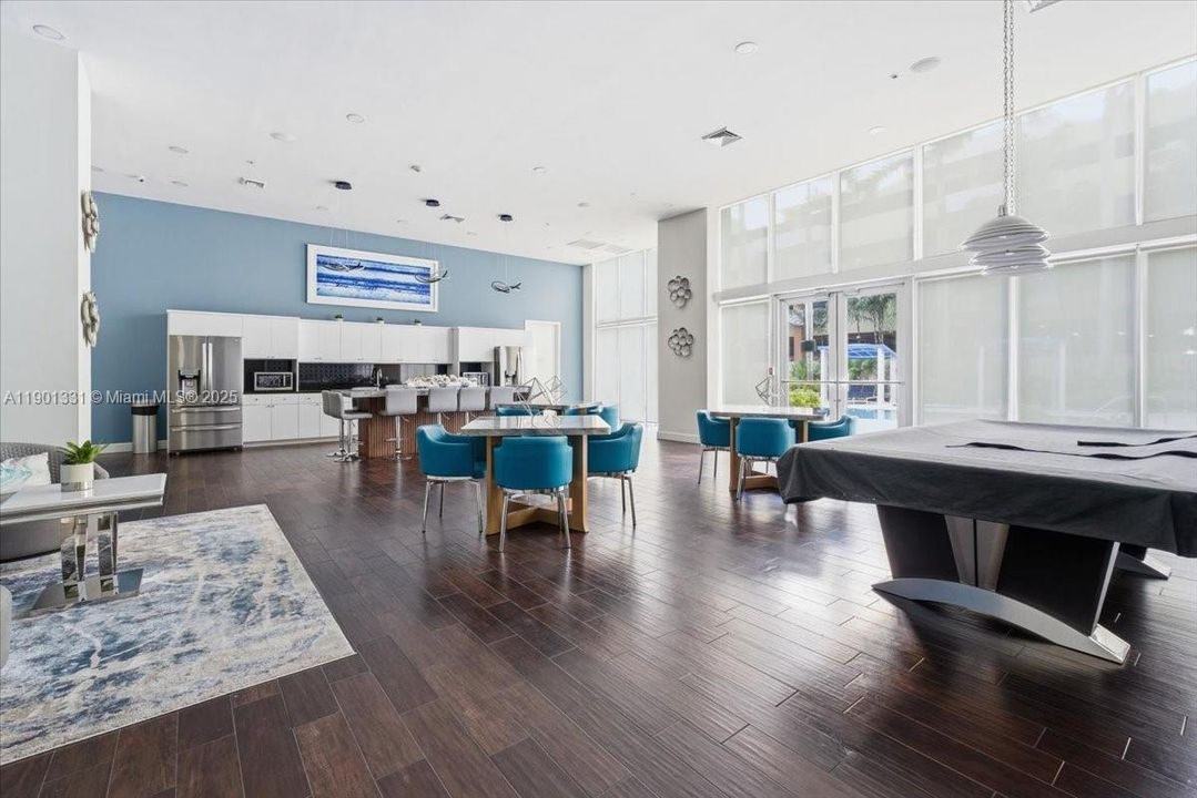 For Rent: $3,200 (2 beds, 2 baths, 1082 Square Feet)