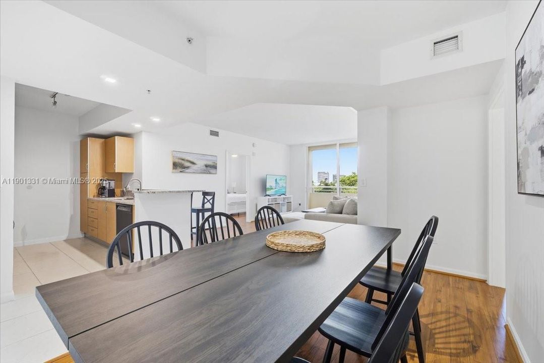 For Rent: $3,200 (2 beds, 2 baths, 1082 Square Feet)