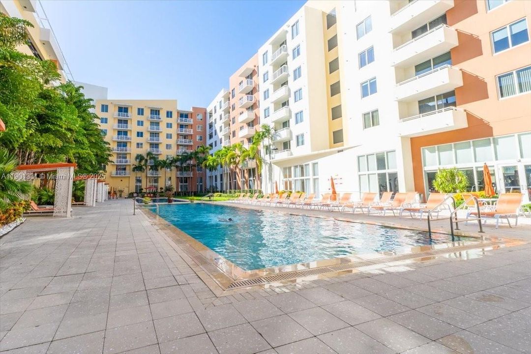 For Rent: $3,200 (2 beds, 2 baths, 1082 Square Feet)