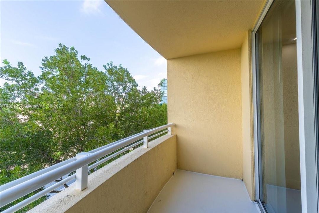 For Rent: $3,200 (2 beds, 2 baths, 1082 Square Feet)