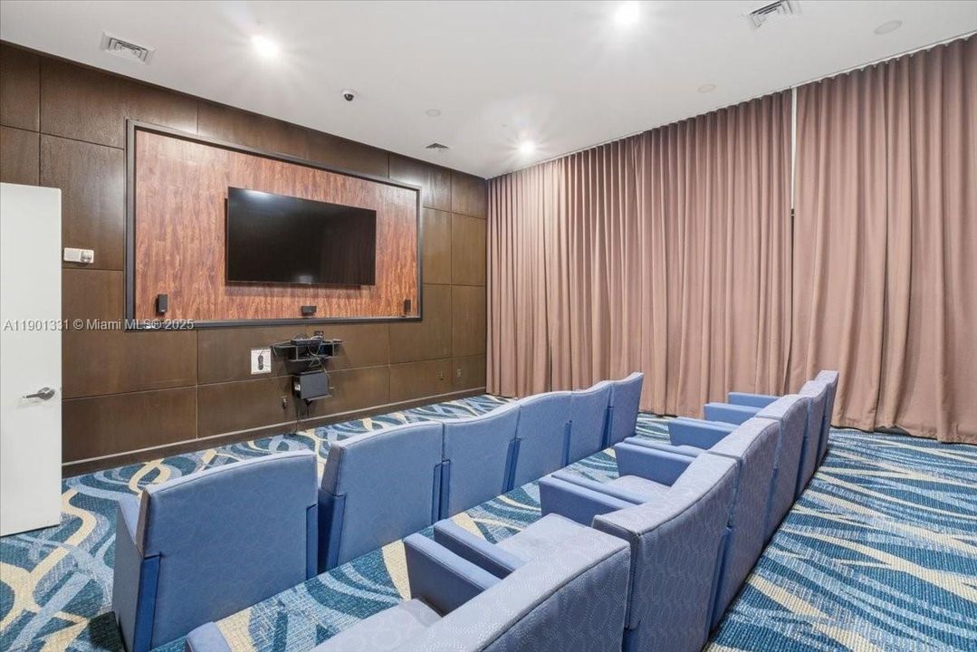 For Rent: $3,200 (2 beds, 2 baths, 1082 Square Feet)