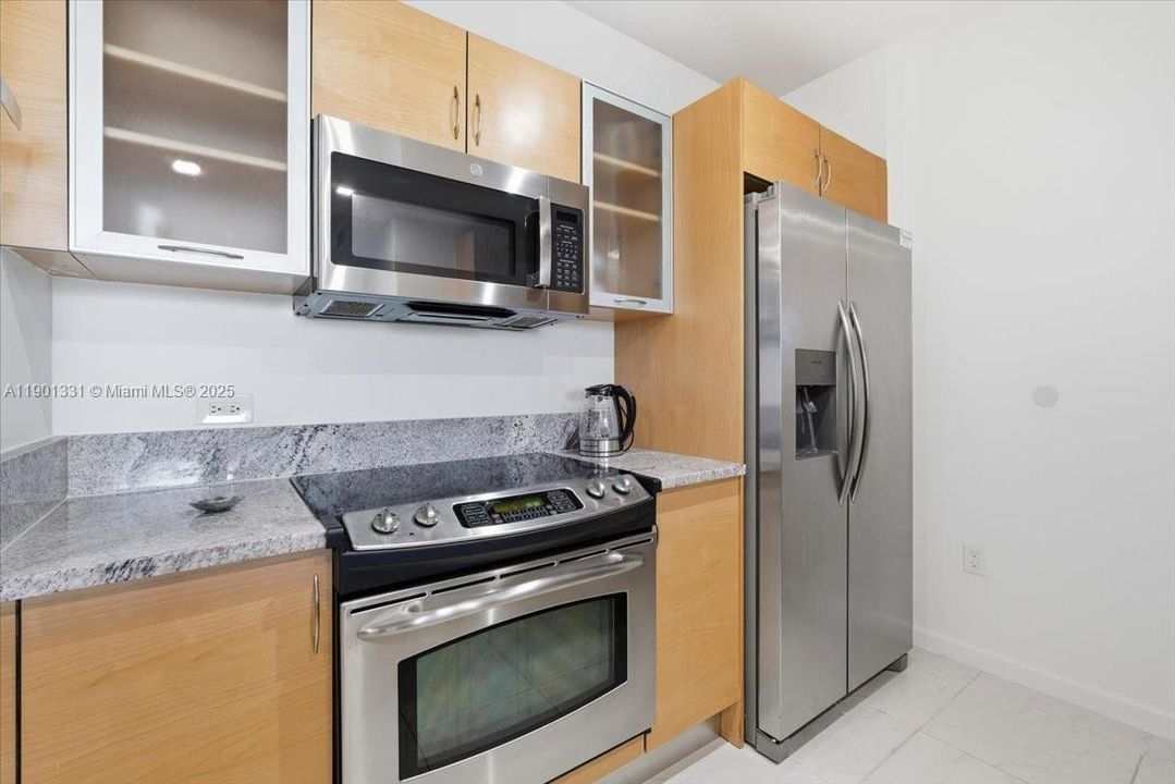 For Rent: $3,200 (2 beds, 2 baths, 1082 Square Feet)