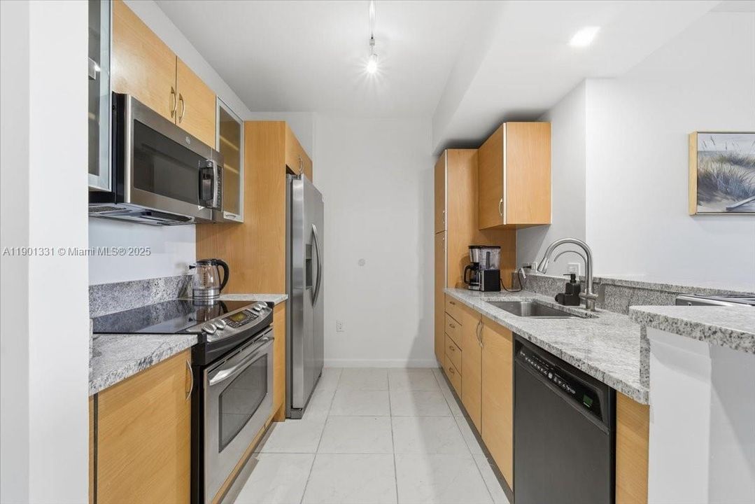 For Rent: $3,200 (2 beds, 2 baths, 1082 Square Feet)