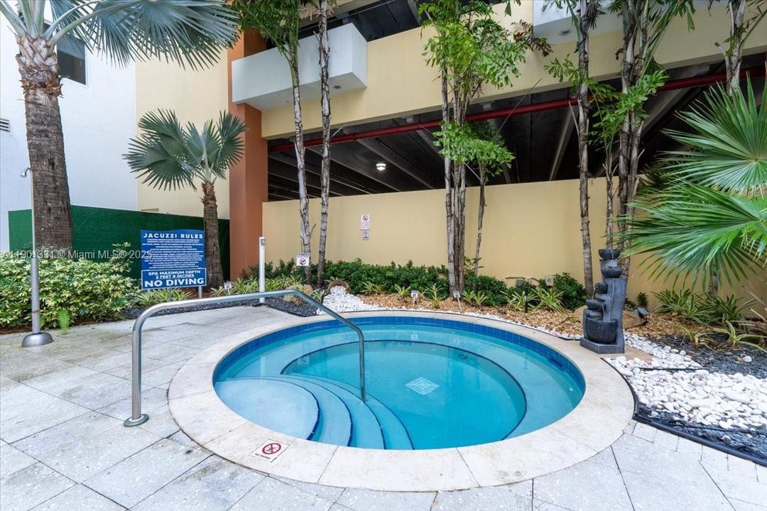 For Rent: $3,200 (2 beds, 2 baths, 1082 Square Feet)