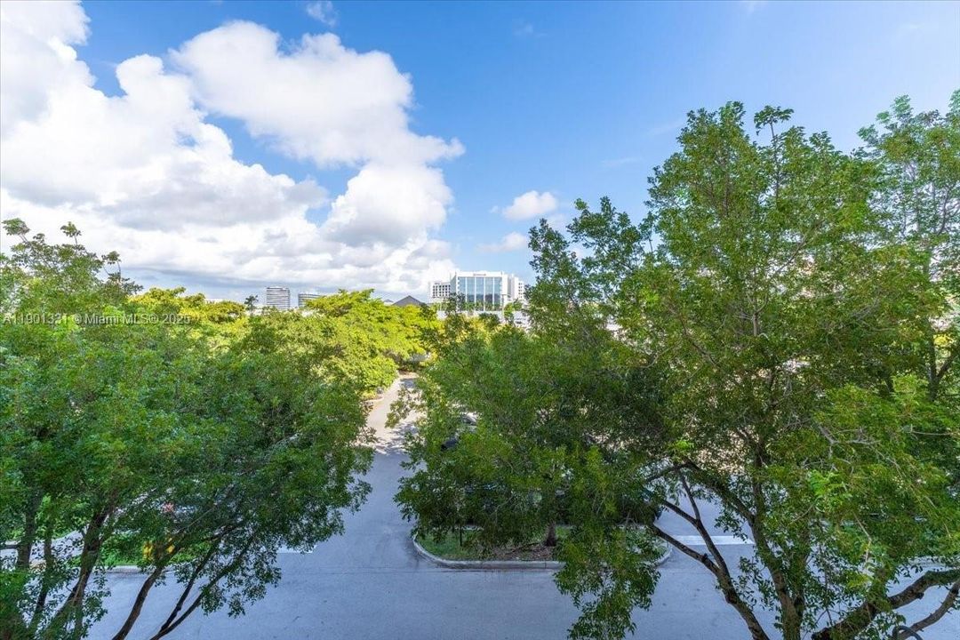 For Rent: $3,200 (2 beds, 2 baths, 1082 Square Feet)