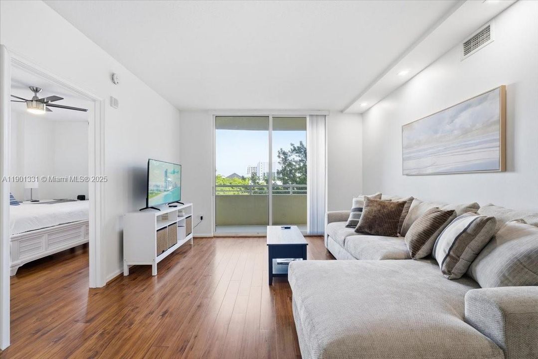 For Rent: $3,200 (2 beds, 2 baths, 1082 Square Feet)