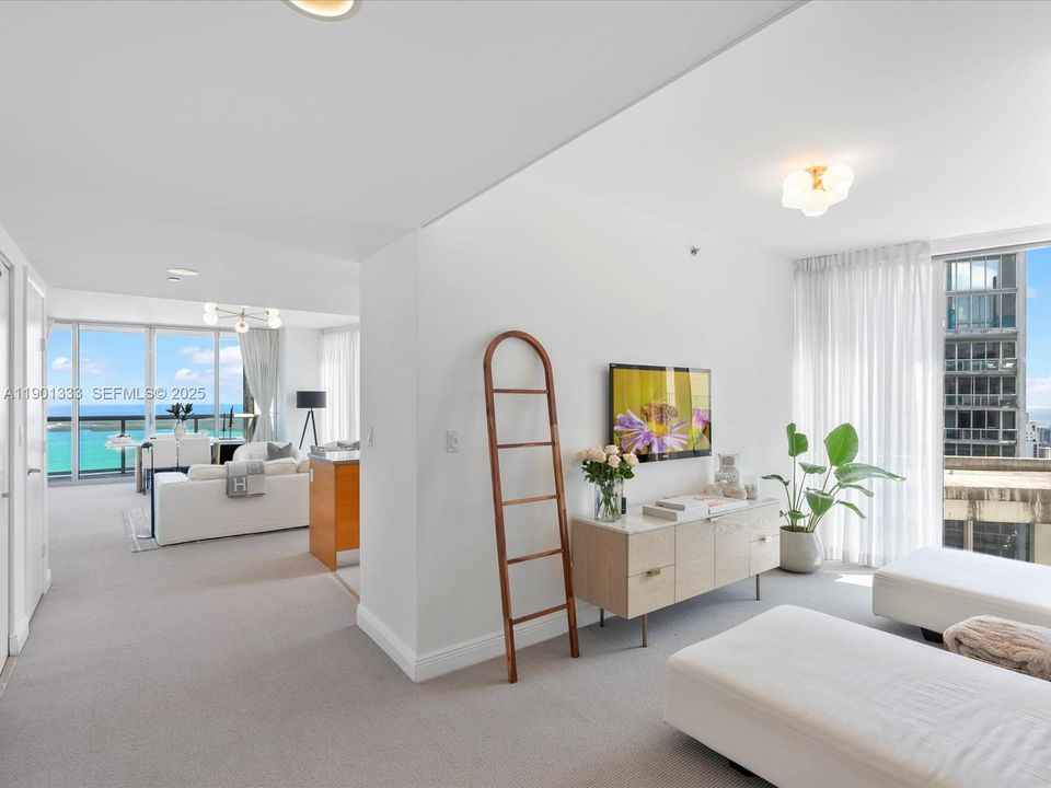 For Sale: $795,000 (2 beds, 1 baths, 1120 Square Feet)