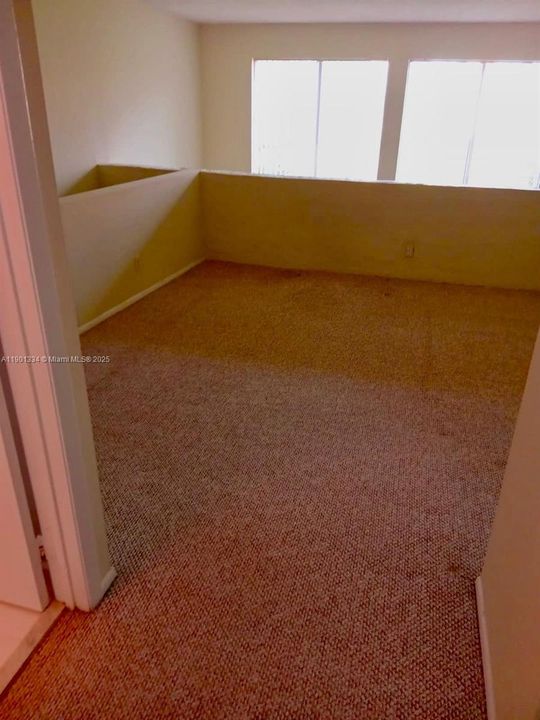 For Rent: $1,675 (1 beds, 1 baths, 982 Square Feet)