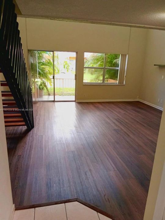 For Rent: $1,675 (1 beds, 1 baths, 982 Square Feet)