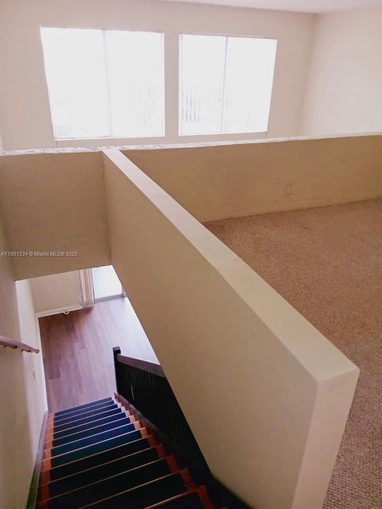 For Rent: $1,675 (1 beds, 1 baths, 982 Square Feet)