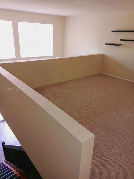 For Rent: $1,675 (1 beds, 1 baths, 982 Square Feet)