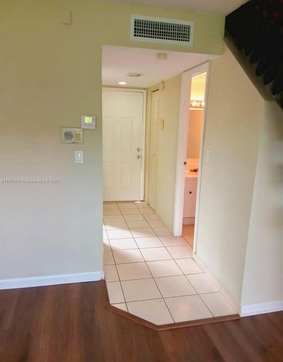 For Rent: $1,675 (1 beds, 1 baths, 982 Square Feet)