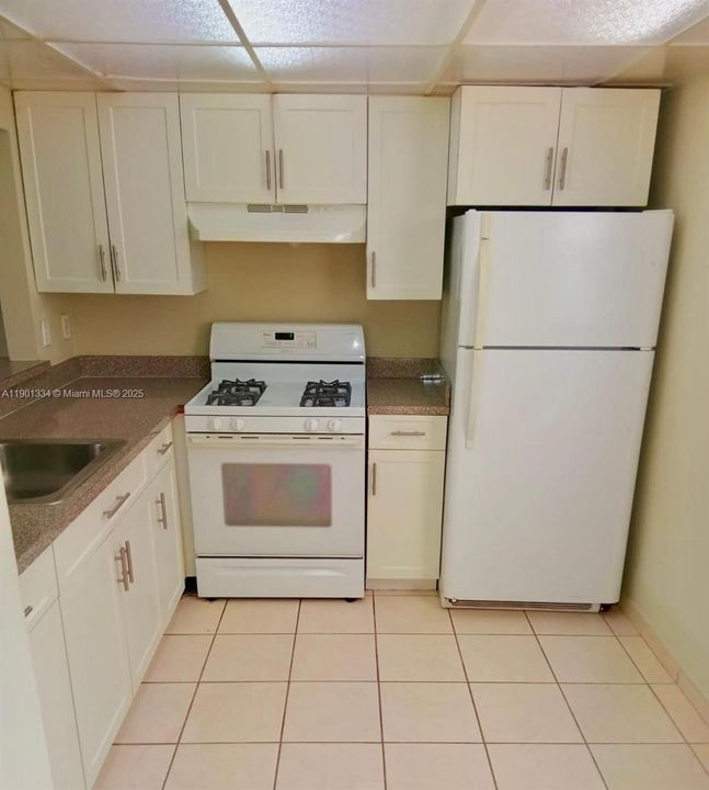 For Rent: $1,675 (1 beds, 1 baths, 982 Square Feet)