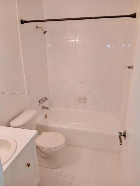 For Rent: $1,675 (1 beds, 1 baths, 982 Square Feet)