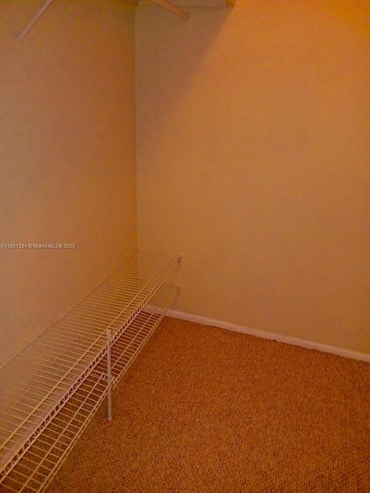 For Rent: $1,675 (1 beds, 1 baths, 982 Square Feet)