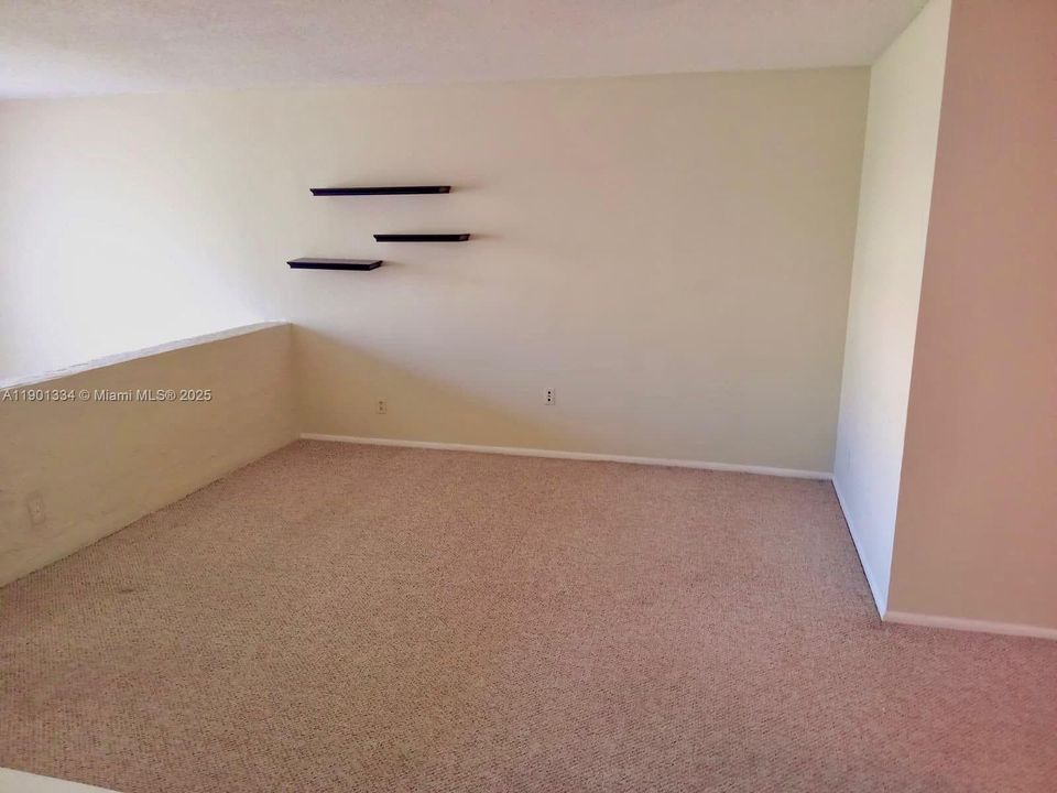 For Rent: $1,675 (1 beds, 1 baths, 982 Square Feet)