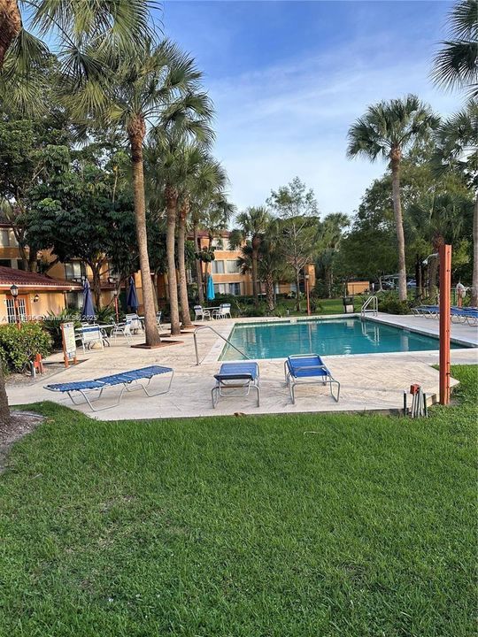 待售: $270,000 (2 贝兹, 1 浴室, 940 平方英尺)