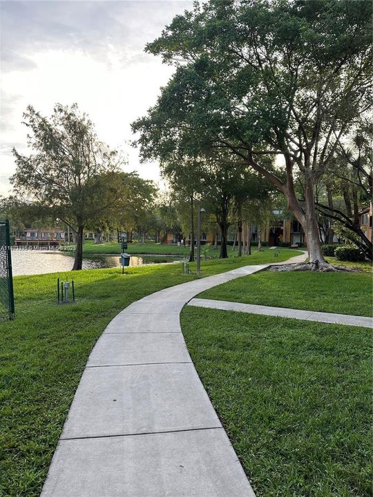 待售: $270,000 (2 贝兹, 1 浴室, 940 平方英尺)