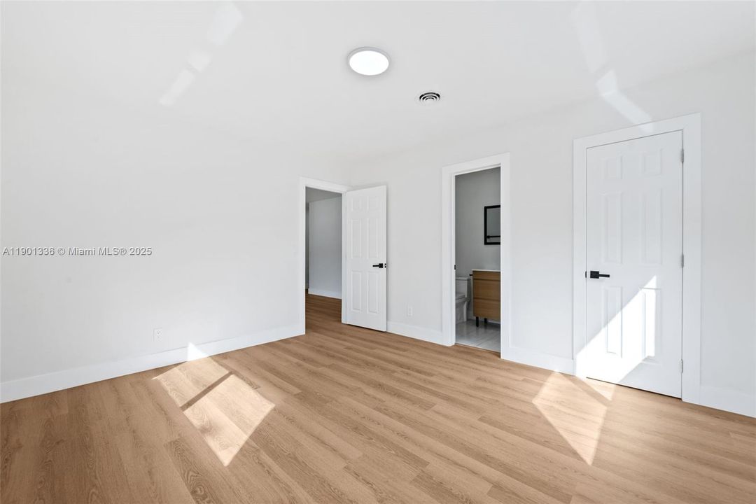 合同活跃: $519,000 (4 贝兹, 2 浴室, 1660 平方英尺)