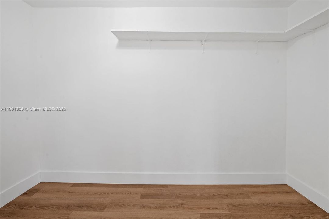 合同活跃: $519,000 (4 贝兹, 2 浴室, 1660 平方英尺)