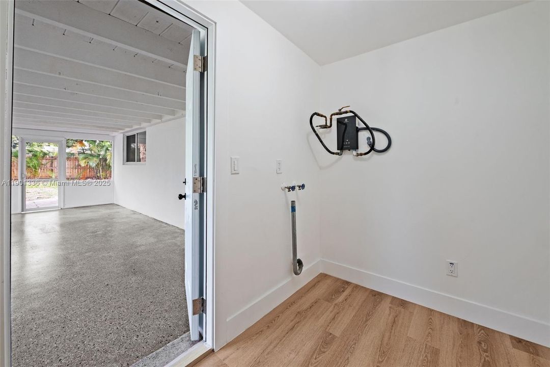 合同活跃: $519,000 (4 贝兹, 2 浴室, 1660 平方英尺)