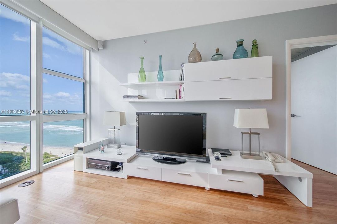 待售: $985,000 (2 贝兹, 2 浴室, 1080 平方英尺)