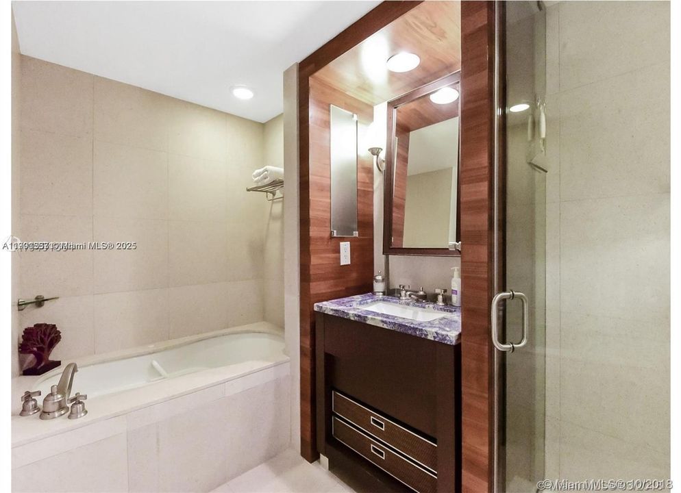 待售: $985,000 (2 贝兹, 2 浴室, 1080 平方英尺)