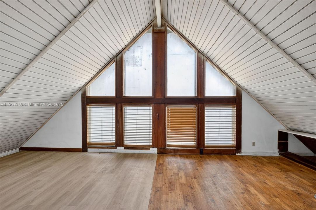 For Sale: $350,000 (3 beds, 2 baths, 1140 Square Feet)