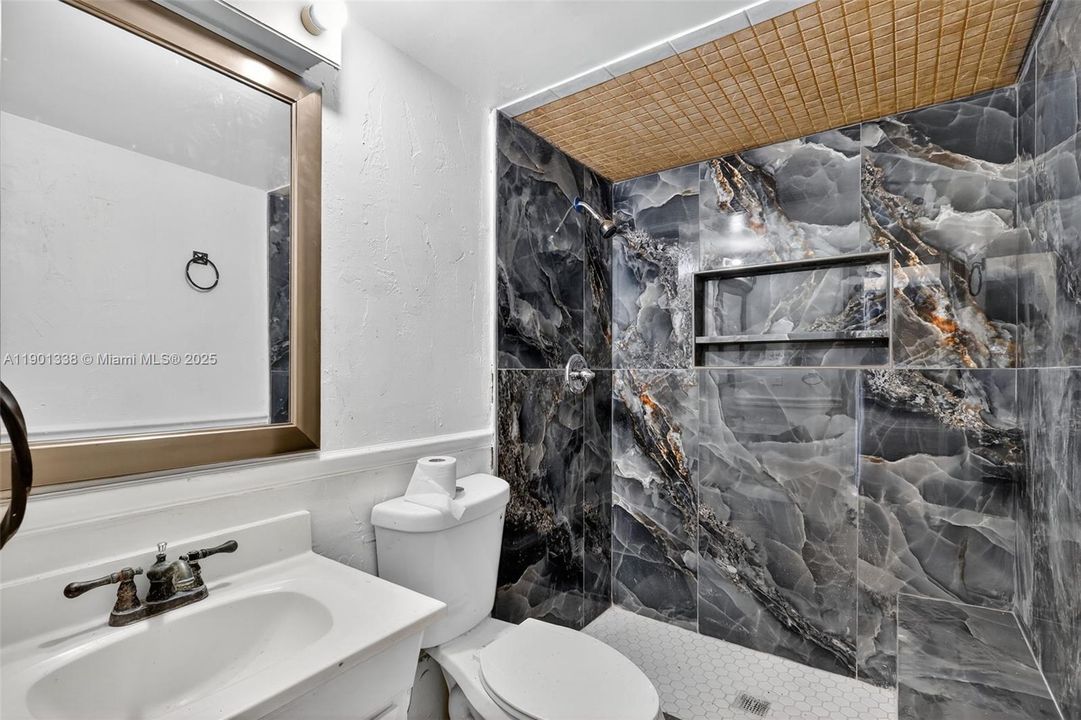 For Sale: $350,000 (3 beds, 2 baths, 1140 Square Feet)