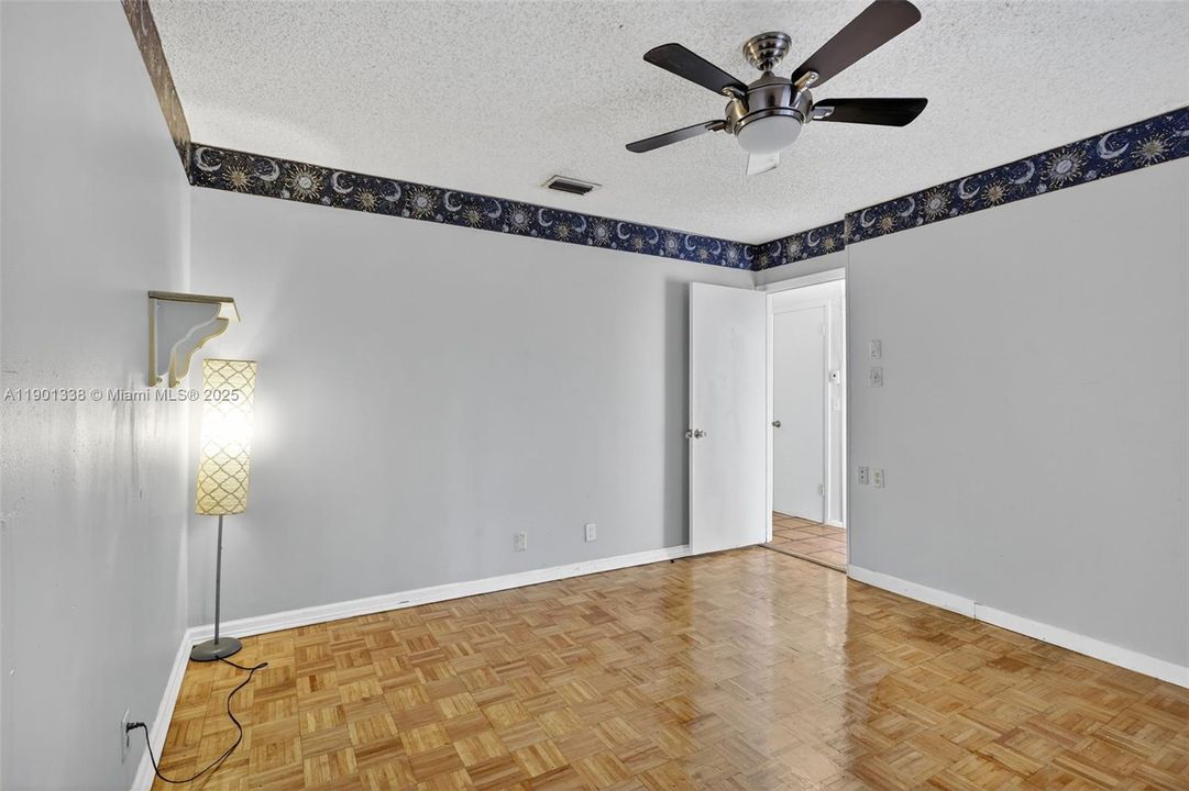 For Sale: $350,000 (3 beds, 2 baths, 1140 Square Feet)