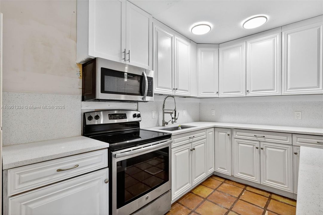 For Sale: $350,000 (3 beds, 2 baths, 1140 Square Feet)