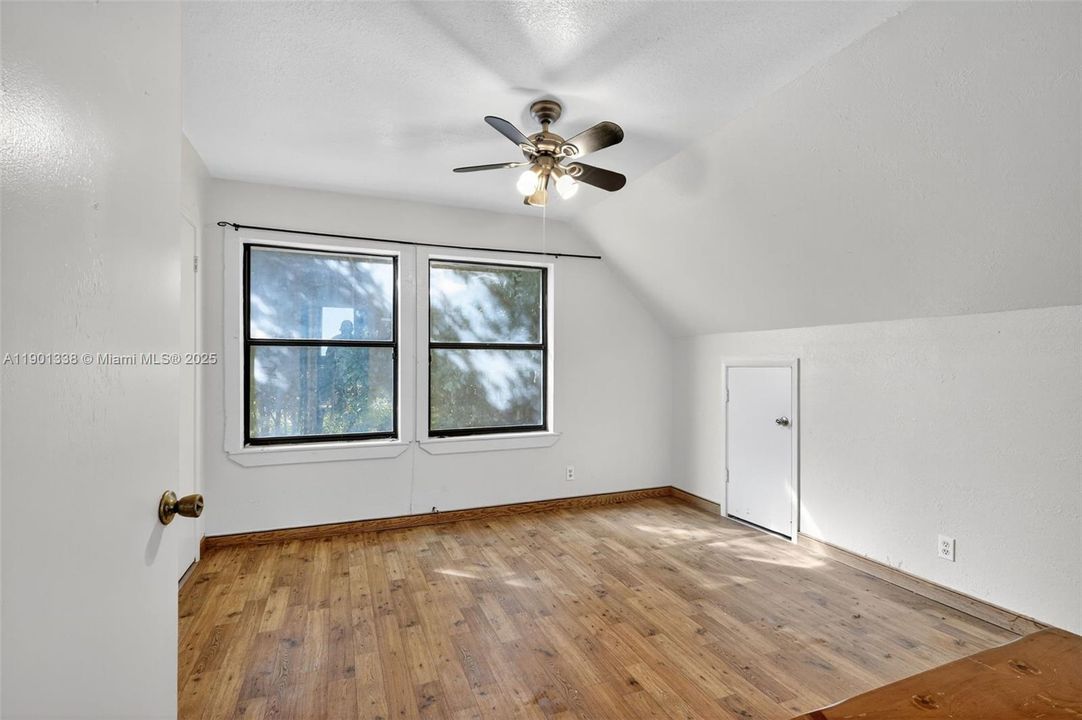 For Sale: $350,000 (3 beds, 2 baths, 1140 Square Feet)