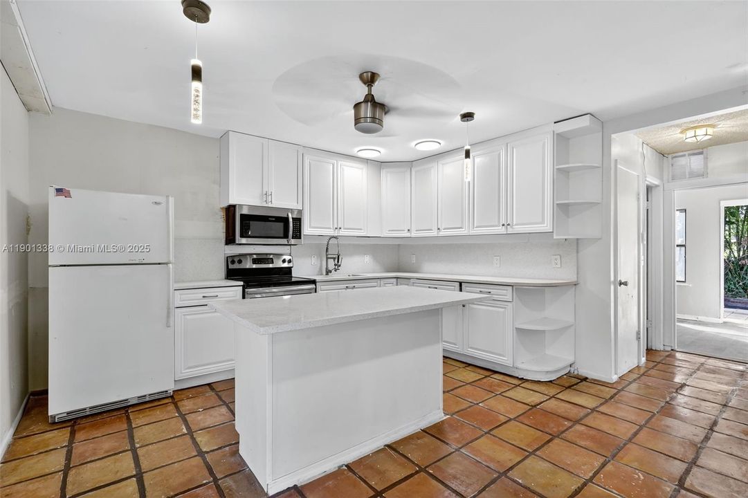 For Sale: $350,000 (3 beds, 2 baths, 1140 Square Feet)