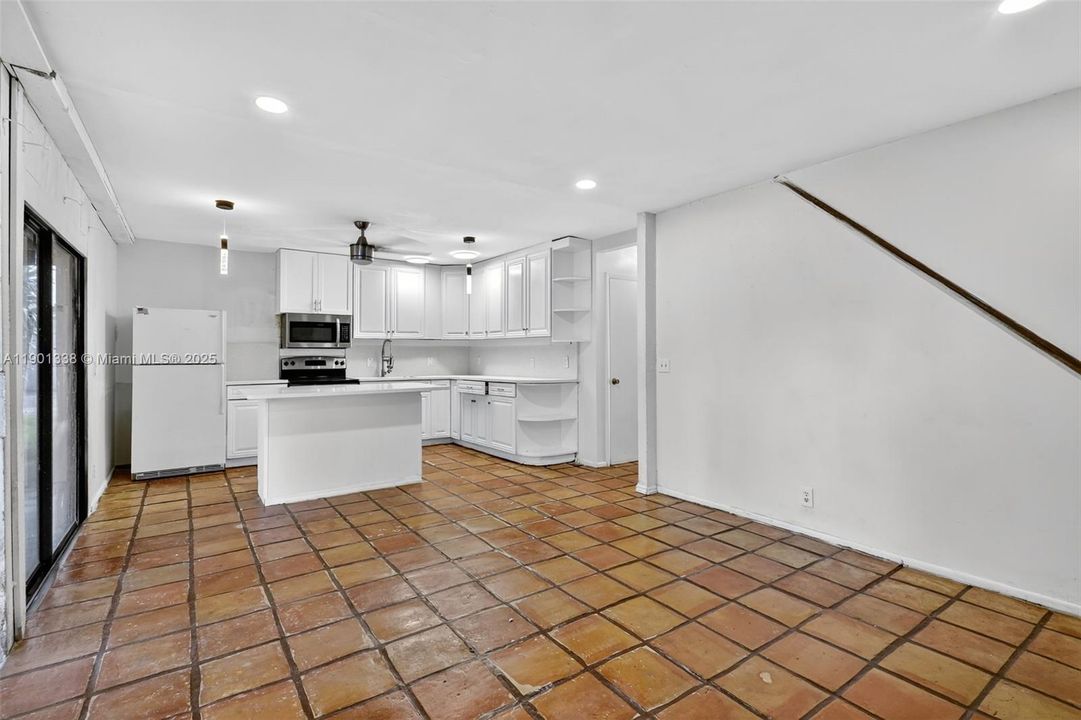 For Sale: $350,000 (3 beds, 2 baths, 1140 Square Feet)