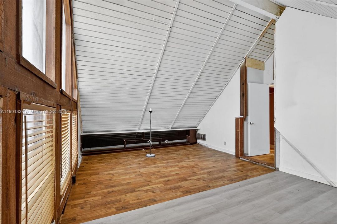 For Sale: $350,000 (3 beds, 2 baths, 1140 Square Feet)