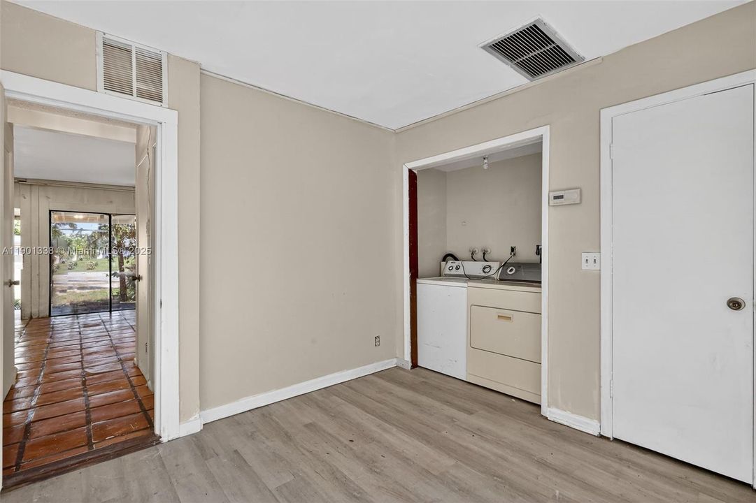 For Sale: $350,000 (3 beds, 2 baths, 1140 Square Feet)