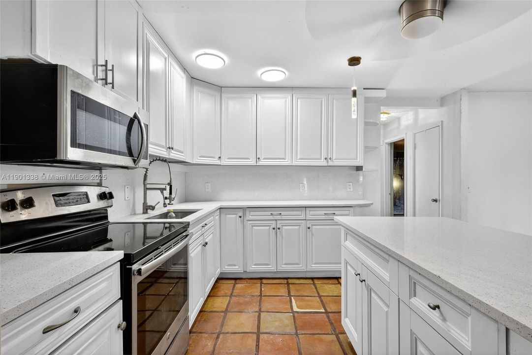 For Sale: $350,000 (3 beds, 2 baths, 1140 Square Feet)