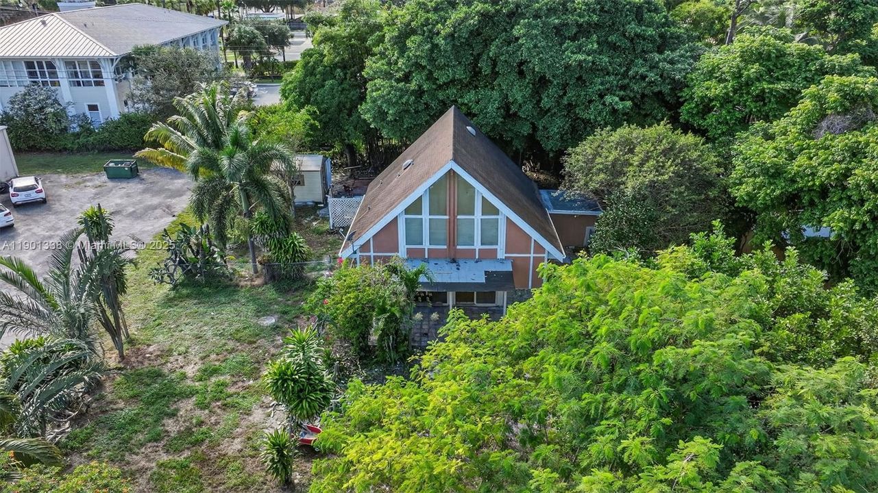 For Sale: $350,000 (3 beds, 2 baths, 1140 Square Feet)