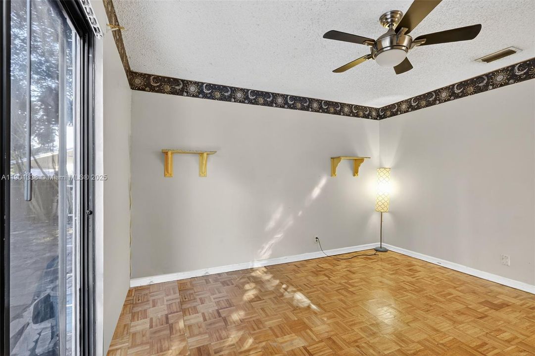 For Sale: $350,000 (3 beds, 2 baths, 1140 Square Feet)