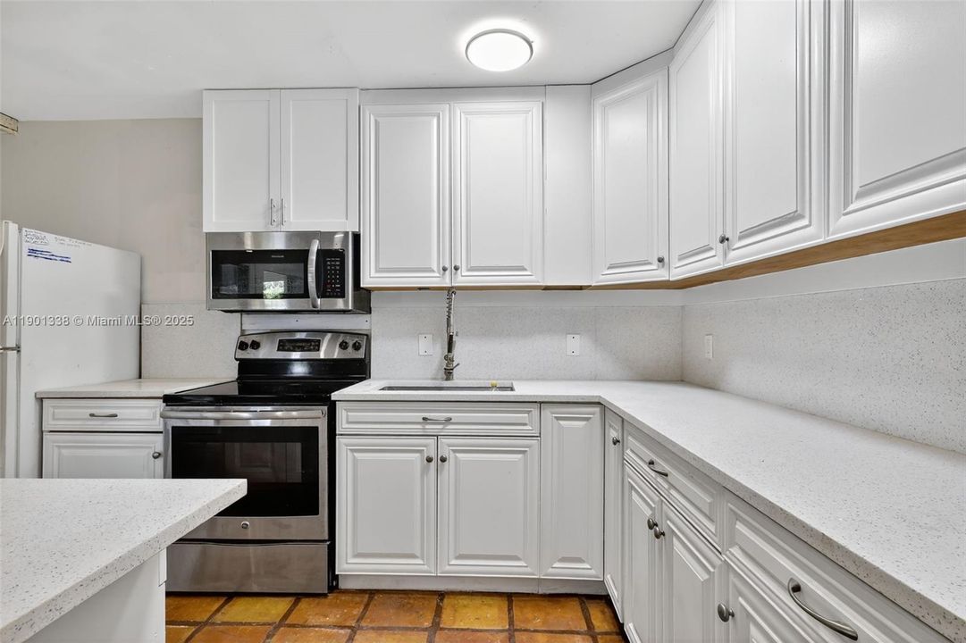 For Sale: $350,000 (3 beds, 2 baths, 1140 Square Feet)