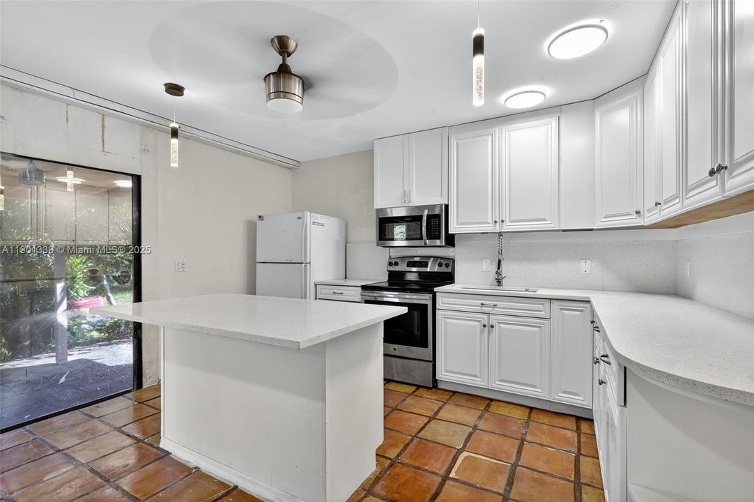 For Sale: $350,000 (3 beds, 2 baths, 1140 Square Feet)