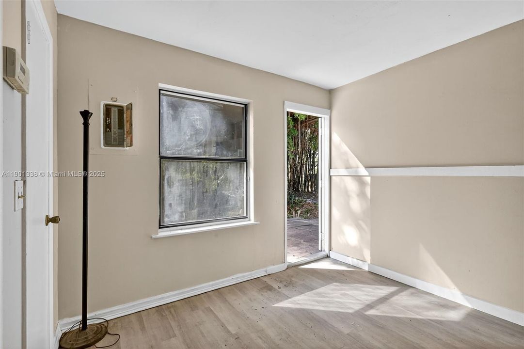 For Sale: $350,000 (3 beds, 2 baths, 1140 Square Feet)