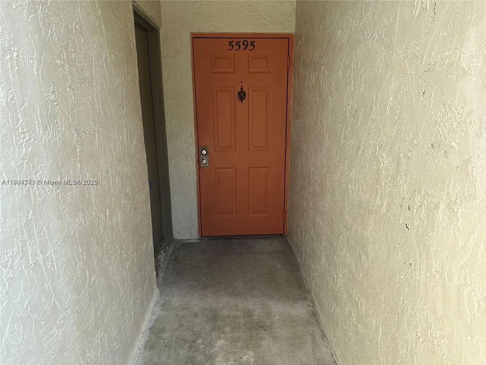 For Rent: $1,950 (2 beds, 2 baths, 970 Square Feet)
