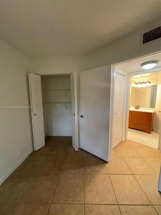 For Rent: $1,950 (2 beds, 2 baths, 970 Square Feet)