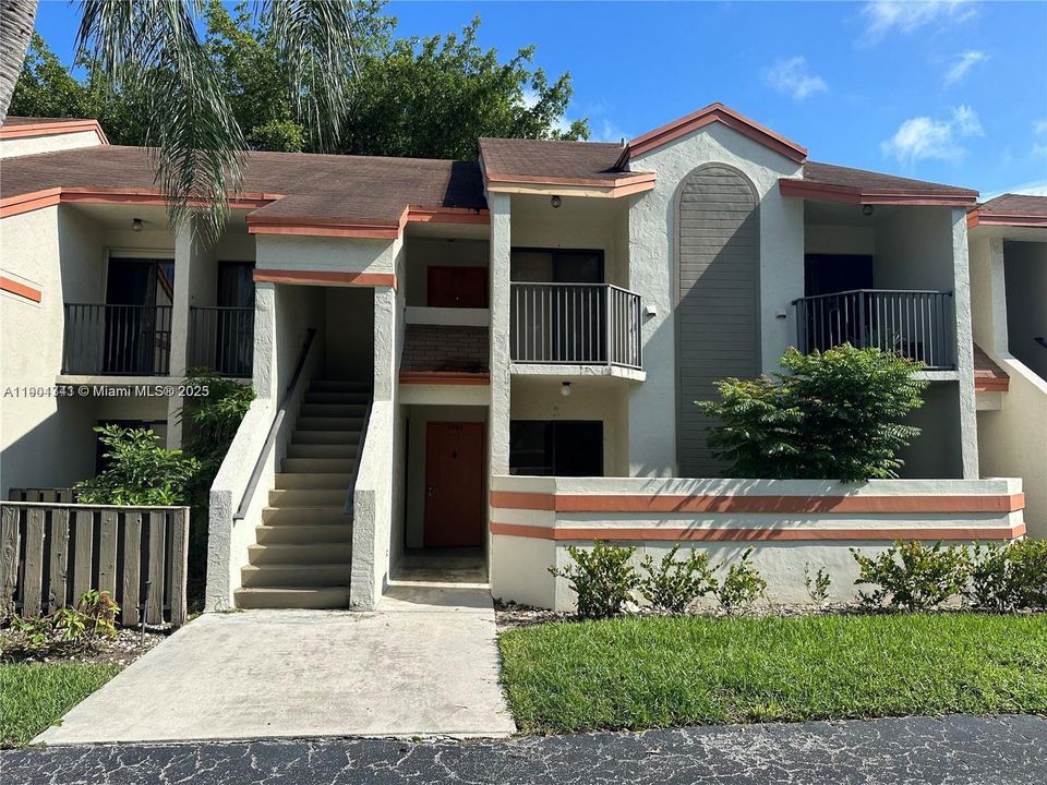 For Rent: $1,950 (2 beds, 2 baths, 970 Square Feet)