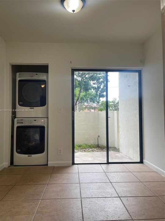 For Rent: $1,950 (2 beds, 2 baths, 970 Square Feet)
